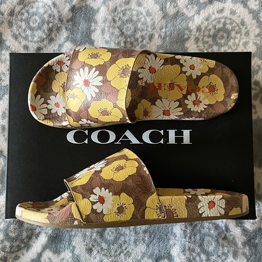 Vanilla Floral Coach Slides Size 8 Brand New Never Worn